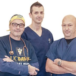 Da sinistra: dr. Stefano Giardinieri, dr. Emanuele Francella, dr. Corrado Carotti, della Clinica Veterinaria Carotti Giardinieri Francella | Jesi (AN)