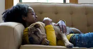 Giornata Internazionale del Legame Uomo-Animale: il report di Zoetis per indagare i benefici e le sfide del rapporto tra uomo e animale