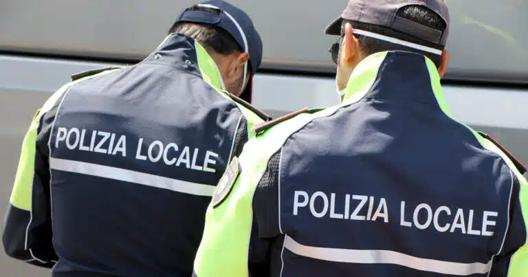 getta via la droga cane lo smaschera