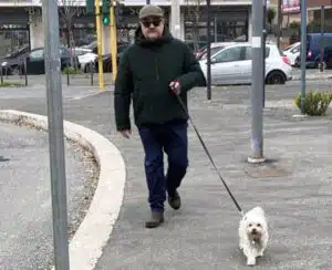 Francesco Pannofino e il cane Lucky, il furbacchione di casa: l’arte canina di farsi capire (senza copione).