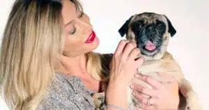 Maddalena Corvaglia e il cane Stella: “Ci ha guardate, si è fatta spazio tra gli altri cuccioli e ci ha scelte”