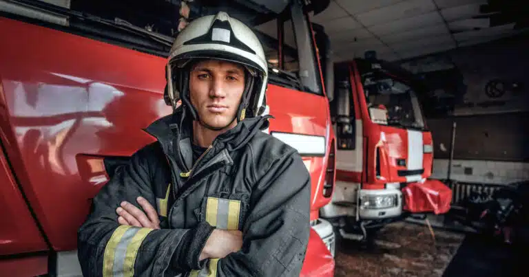 tre cani salvati dai vigili del fuoco in un incendio domestico